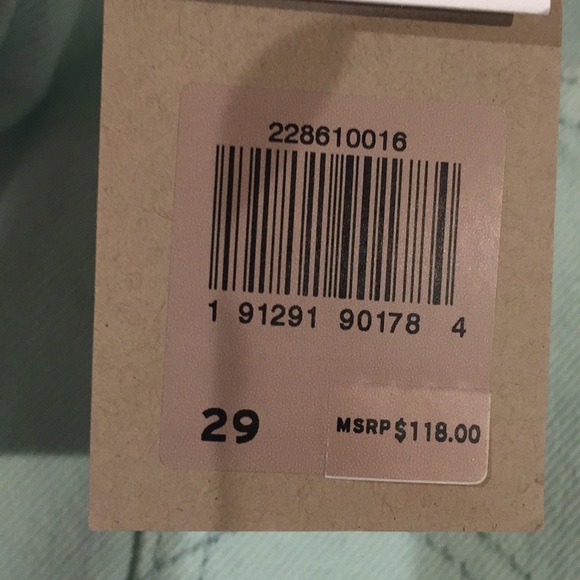 NEW Levi’s Women’s High Rise Cropped Jeans - Picture 3 of 9